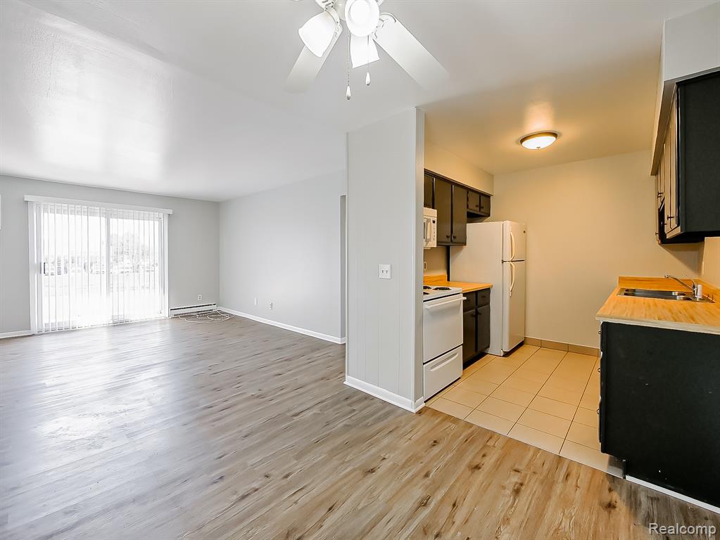 825 S Grand Avenue, Fowlerville, MI 48836 — Photo 5