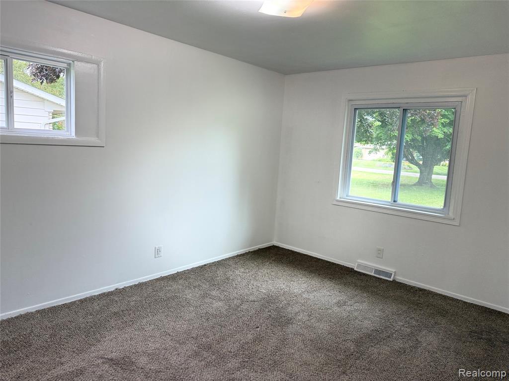 5347 Mapletree Drive, Flint, MI 48532 — Photo 8