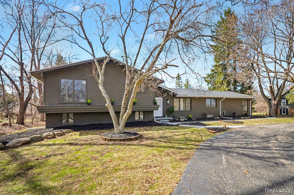 7250 Cedarcroft Lane, West Bloomfield, MI — Photo 3