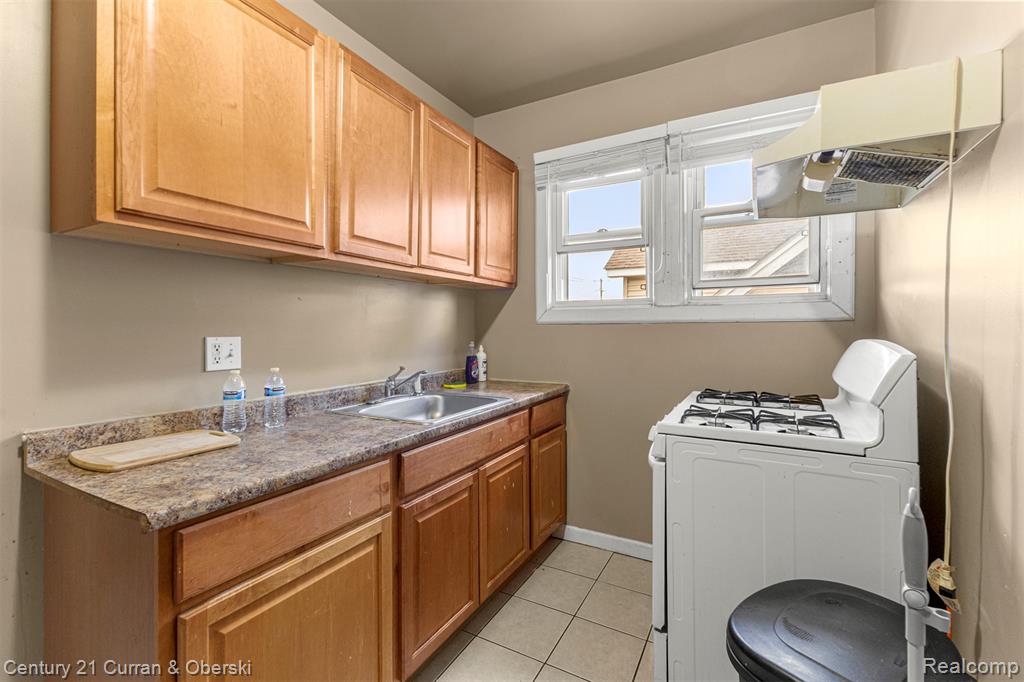7925 Pinehurst Street, Dearborn, MI 48126 — Photo 29
