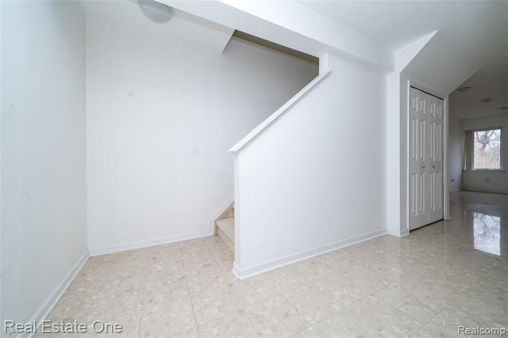 24099 Tana Court, Farmington, MI 48335 — Photo 48