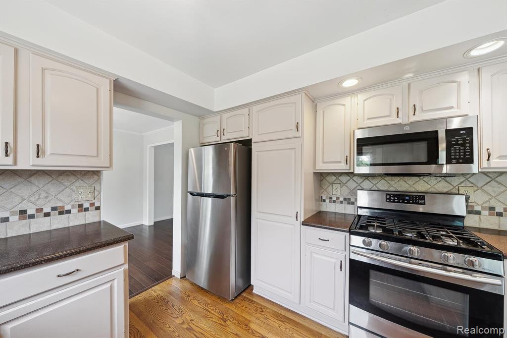 7302 PARKWAY Court, Canton, MI 48187 — Photo 22