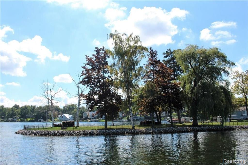 752 Preston Island, Orion, MI 48362 — Photo 19