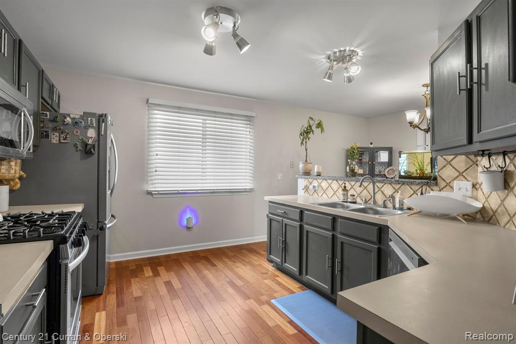 8611 BARRINGTON Drive, Ypsilanti, MI 48198 — Photo 13