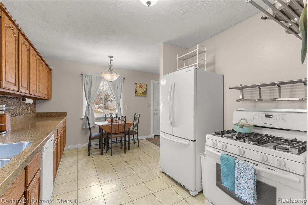 4928 RAYMOND Avenue, Dearborn Heights, MI 48125 — Photo 14