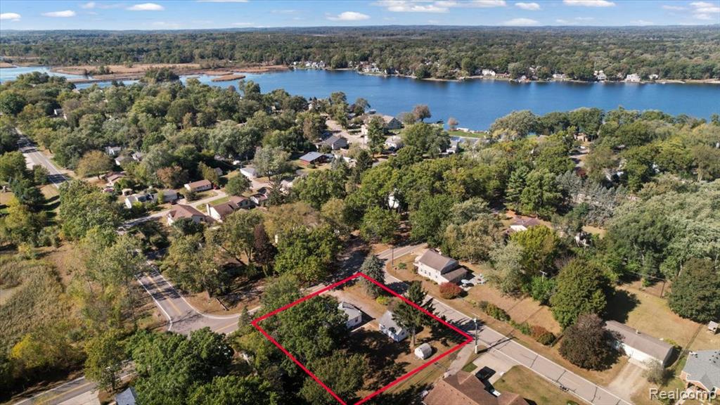 1588 Ladd Road, Wolverine Lake, MI 48390 — Photo 32