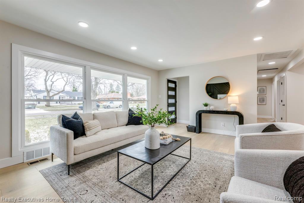 18910 Devonshire Street, Beverly Hills, MI 48025 — Photo 6
