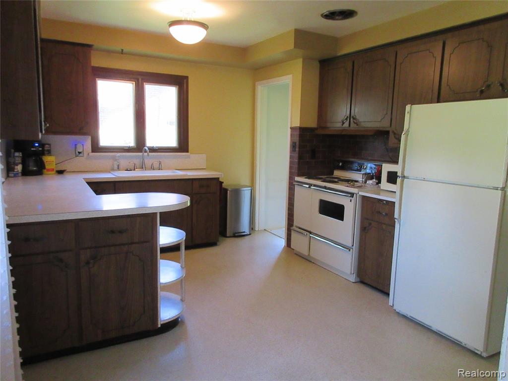 28325 Elmdale Street, Saint Clair Shores, MI 48081 — Photo 11