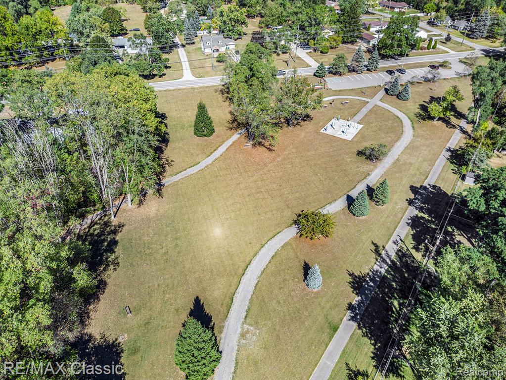 822 Manzano Drive, Wolverine Lake, MI 48390 — Photo 27