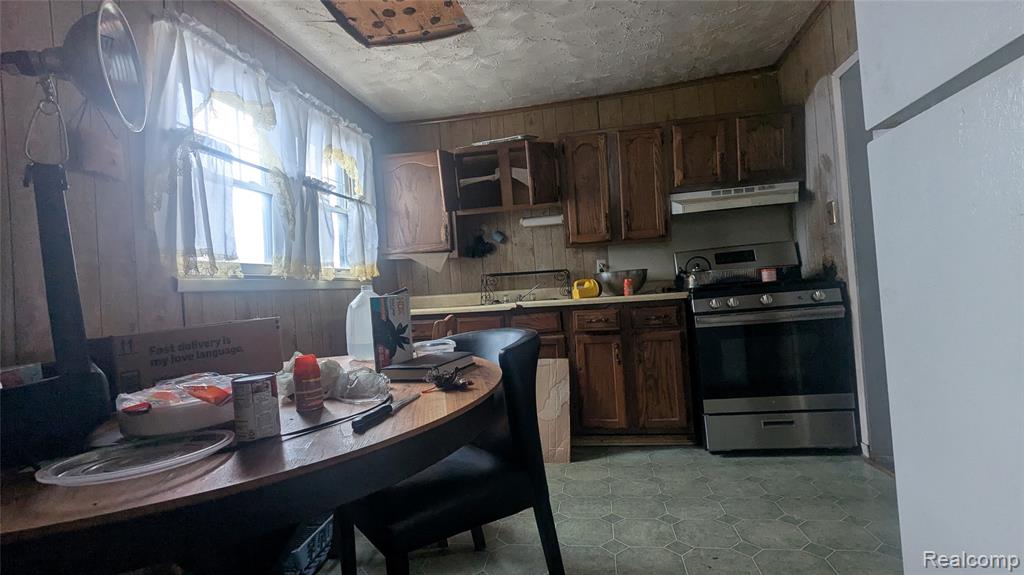 447 E Wilson Avenue, Pontiac, MI 48341 — Photo 2