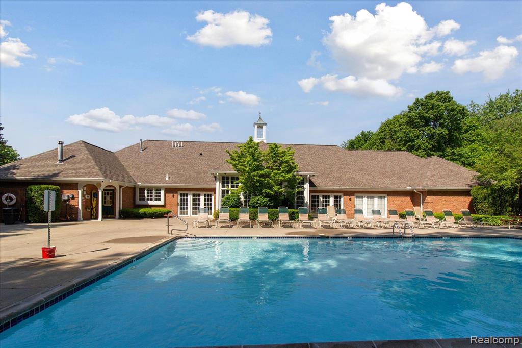 4174 BERKSHIRE Drive, Sterling Heights, MI 48314 — Photo 42
