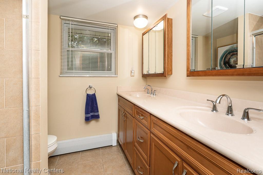 837 Dakota, Rochester Hills, MI 48307 — Photo 18