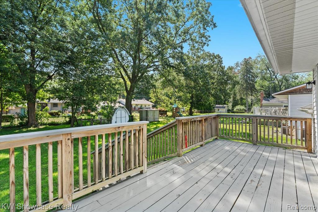 2370 Roselawn Street, Wolverine Lake, MI 48390 — Photo 22
