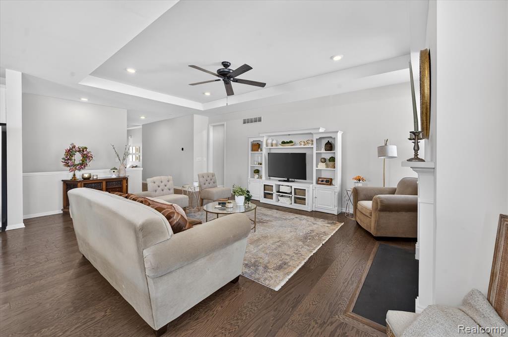 8185 Carston Lane, Brighton, MI 48116 — Photo 2