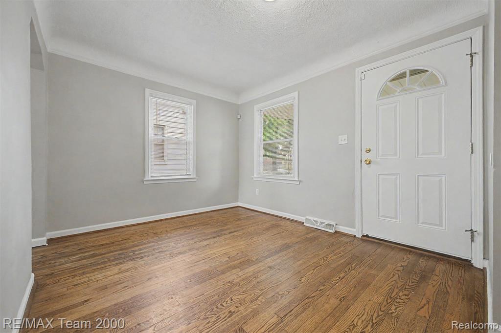 5635 Westpoint Street, Dearborn Heights, MI 48125 — Photo 6