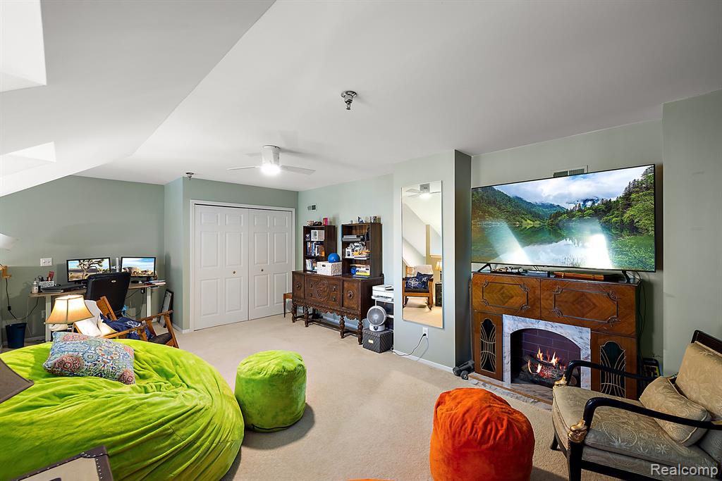 140 PARK GREEN Drive, Lake Orion, MI 48362 — Photo 33