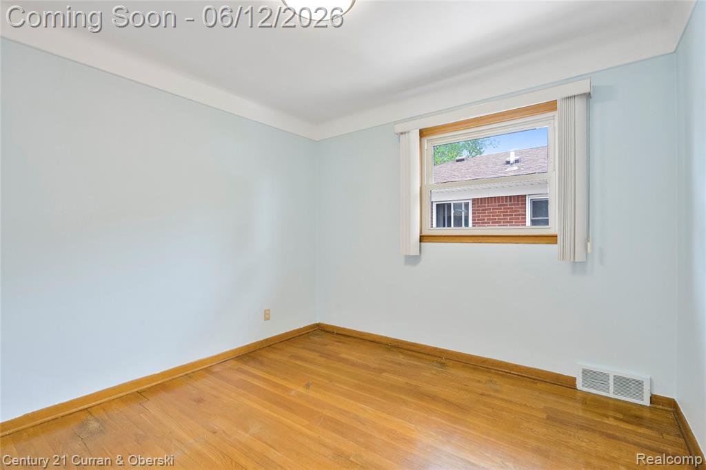 7602 Highview Street, Dearborn Heights, MI 48127 — Photo 8