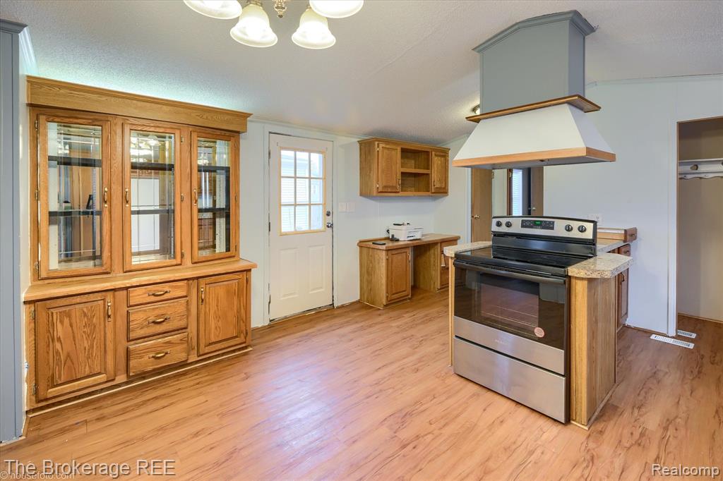 17101 Kropf Avenue, Davisburg, MI 48350 — Photo 15