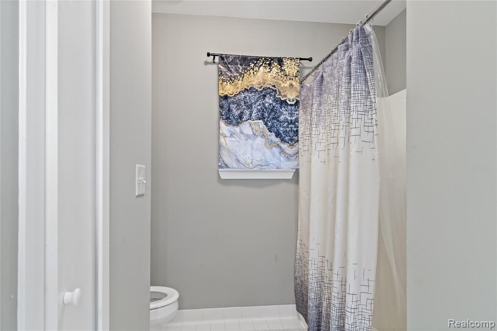 549 Winwood Court, Walled Lake, MI 48390 — Photo 28