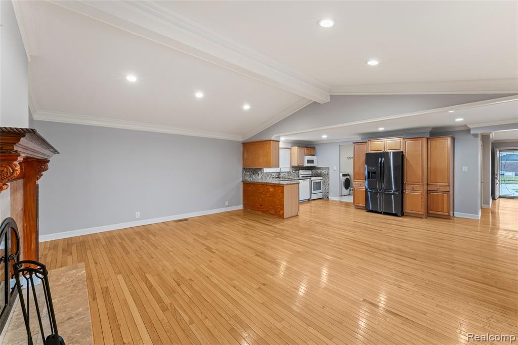 4822 Peachtree Drive, Sterling Heights, MI 48310 — Photo 25