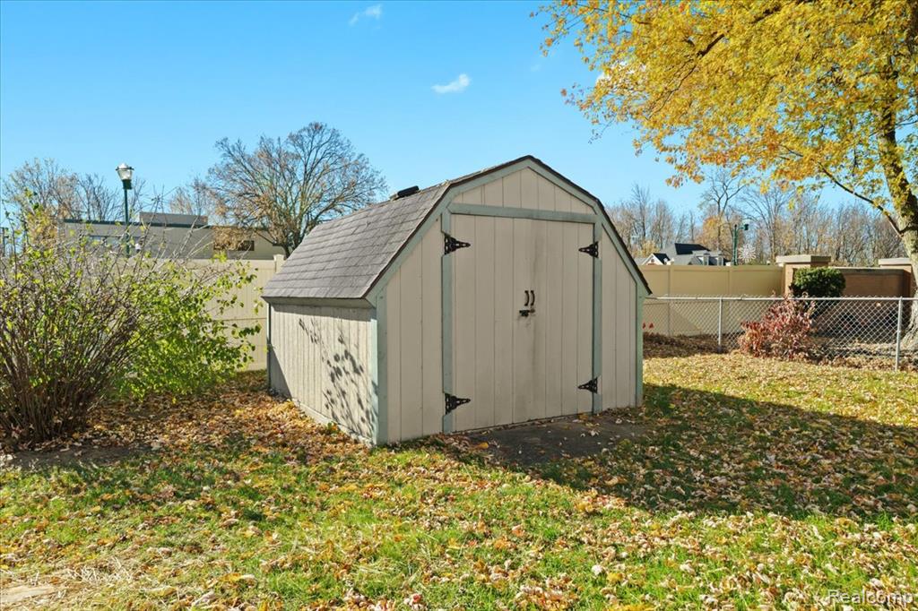 5650 Willow Creek Drive, Canton, MI 48187 — Photo 25