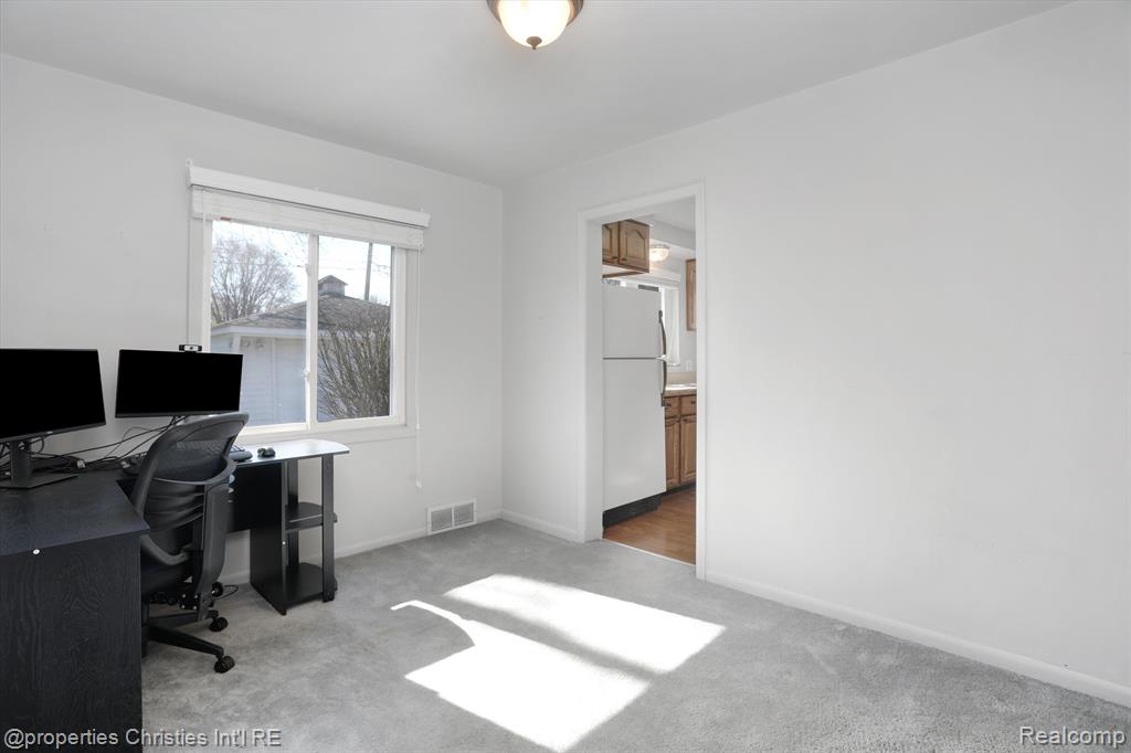 9030 TEXAS Street, Livonia, MI 48150 — Photo 15