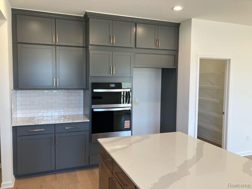 61627 Empire Road, South Lyon, MI, 48178