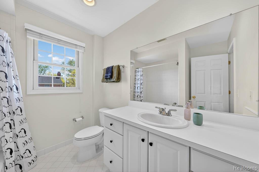 1112 Vernier Road, Grosse Pointe Woods, MI 48236 — Photo 24