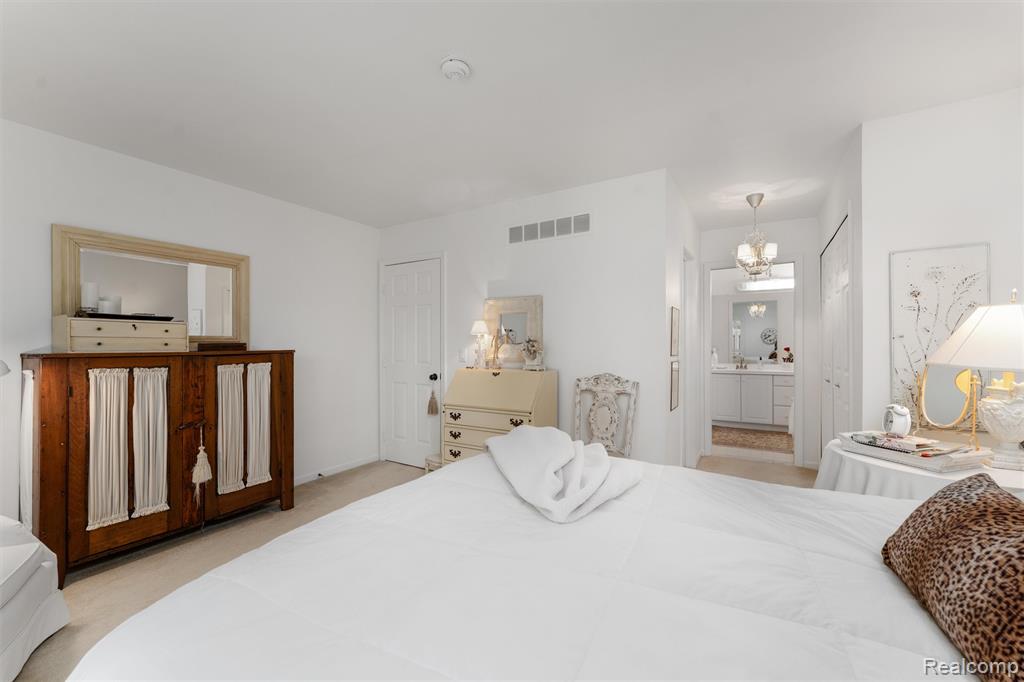 44500 Meadowcreek Lane, Canton, MI 48187 — Photo 17
