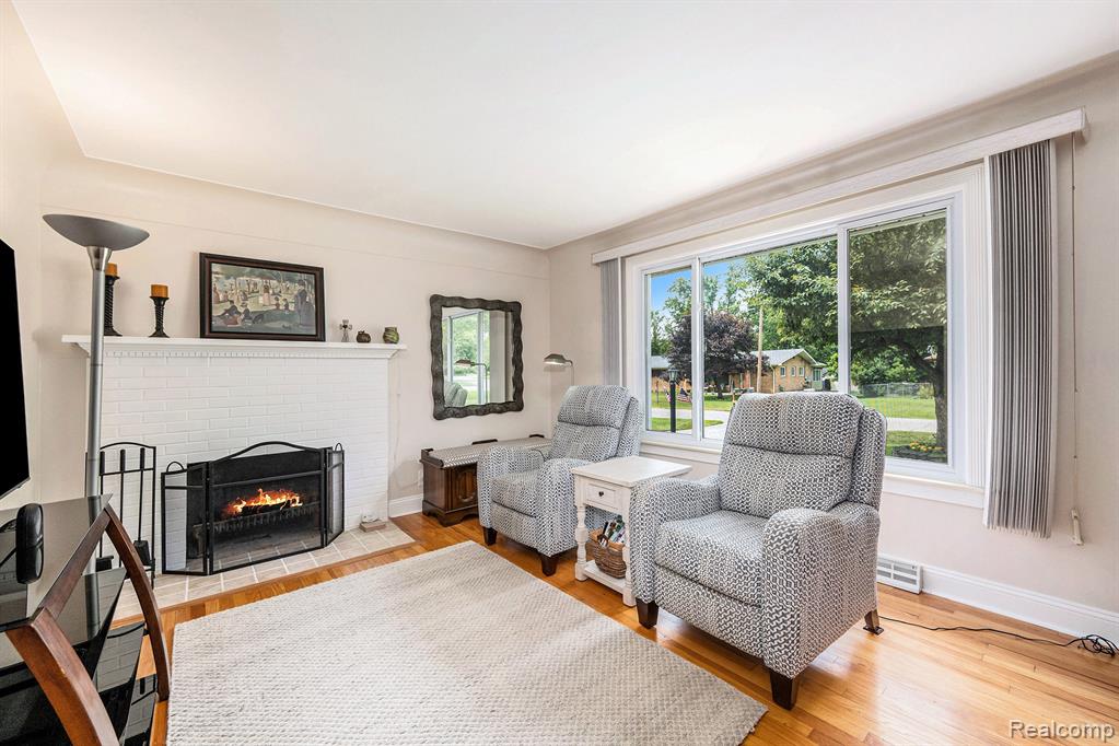 716 Gertrude Road, Waterford, MI 48328 — Photo 6
