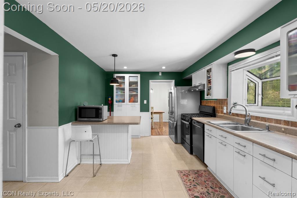 23516 Kim Drive, Clinton Twp, MI 48035 — Photo 12