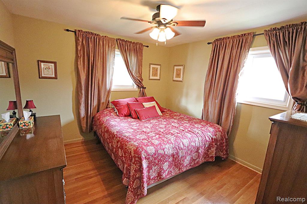 8554 WINSTON Lane, Dearborn Heights, MI 48127 — Photo 15