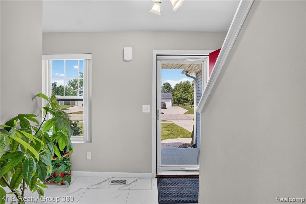 7067 Glenmeadow Court, Grand Blanc, MI 48439 — Photo 11