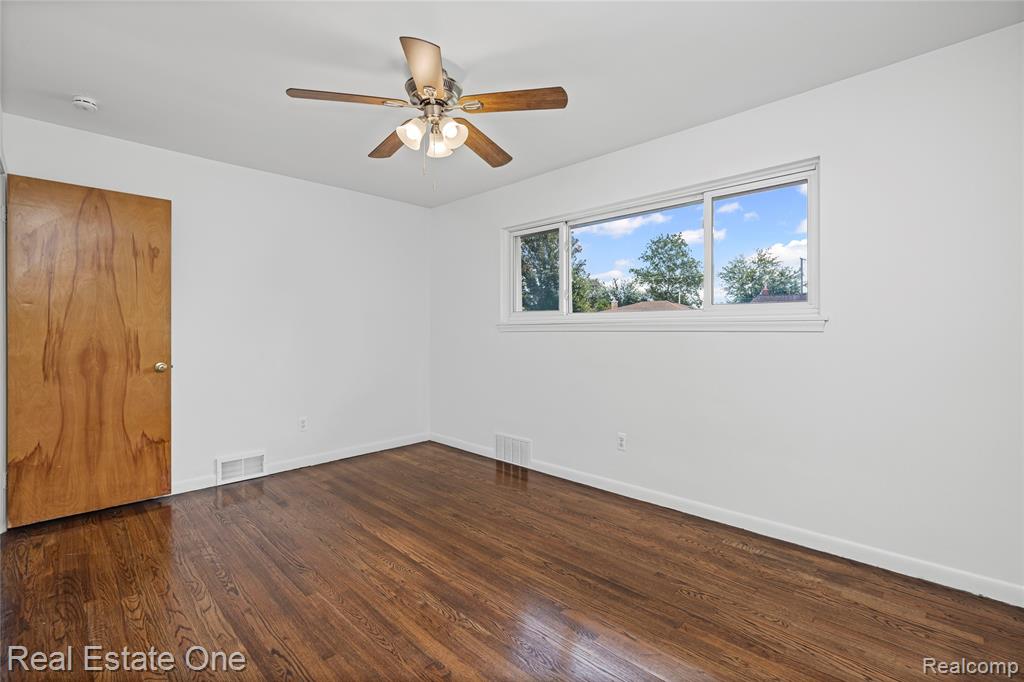 8177 Gary Avenue, Westland, MI — Photo 21