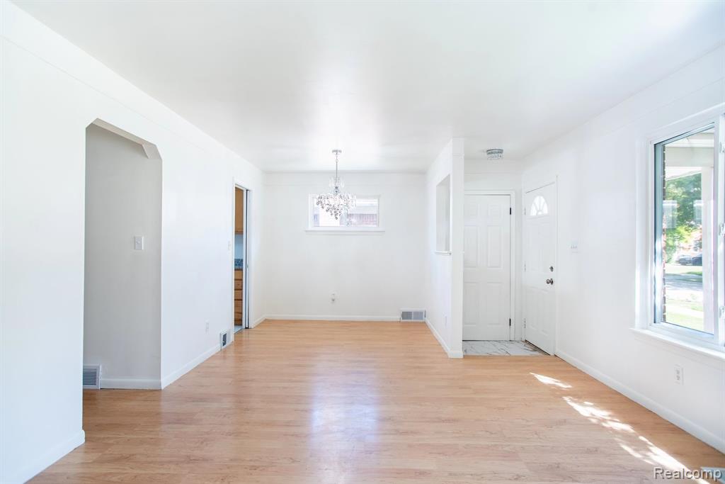 6873 Mayburn Street, Dearborn Heights, MI 48127 — Photo 5