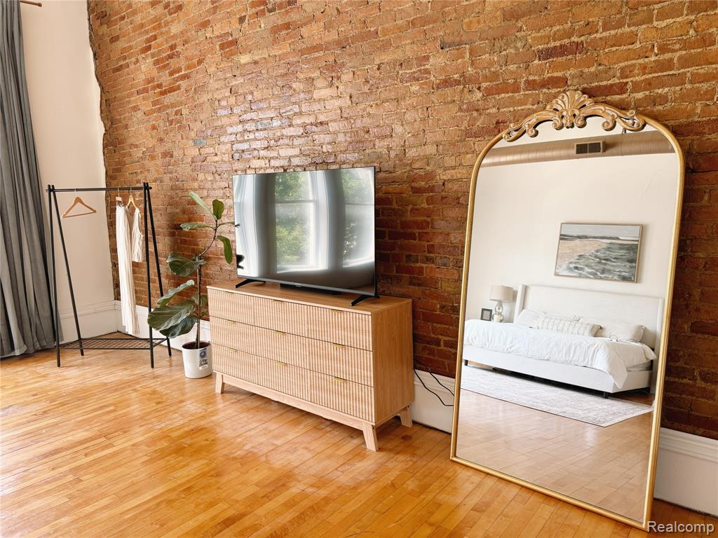 123 N Clinton Avenue, MI 48879 — Photo 17
