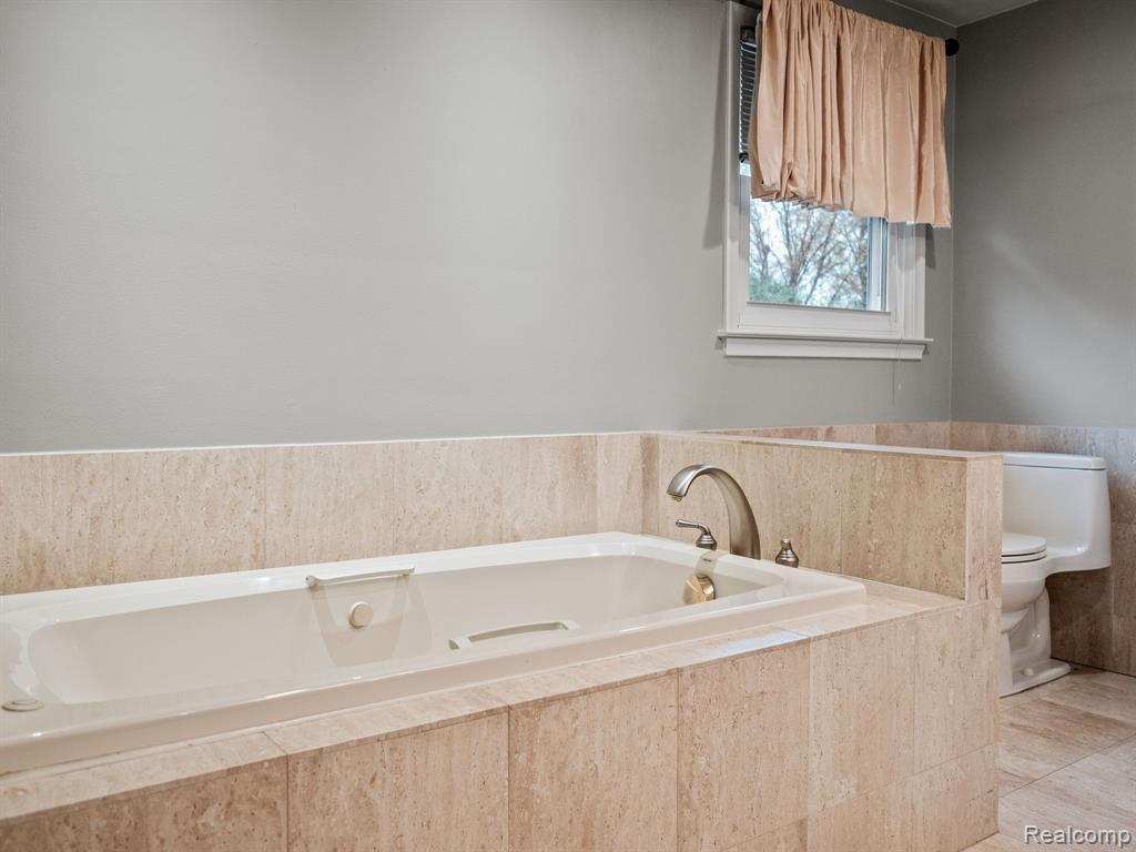 5707 WOODWIND Drive, Bloomfield Hills, MI 48301 — Photo 35