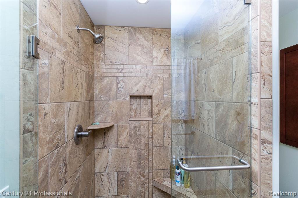 46498 HOUGHTON Drive, Shelby, MI 48315 — Photo 22