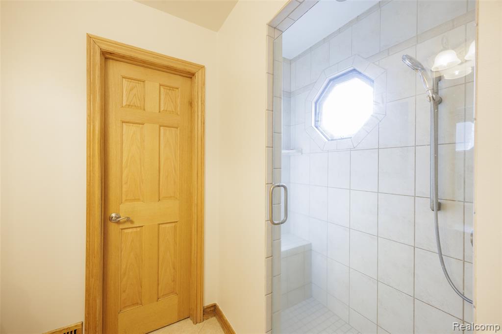 9247 Schrepfer Road, Howell, MI 48855 — Photo 14