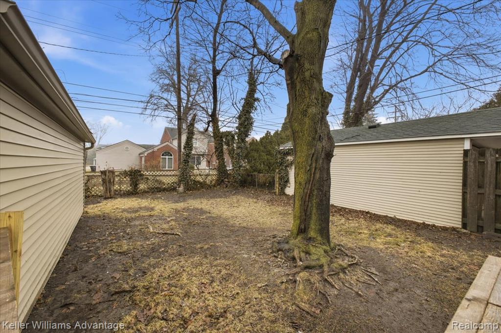 2145 Vernier Road, Grosse Pointe Woods, MI 48236 — Photo 39