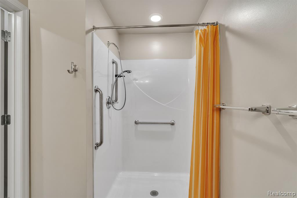 1957 S TELEGRAPH Road, Bloomfield Hills, MI 48302 — Photo 13