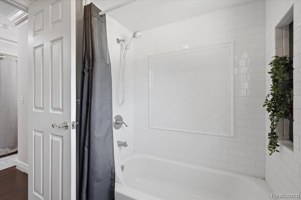 5685 Crescent Road, Waterford, MI 48327 — Photo 30