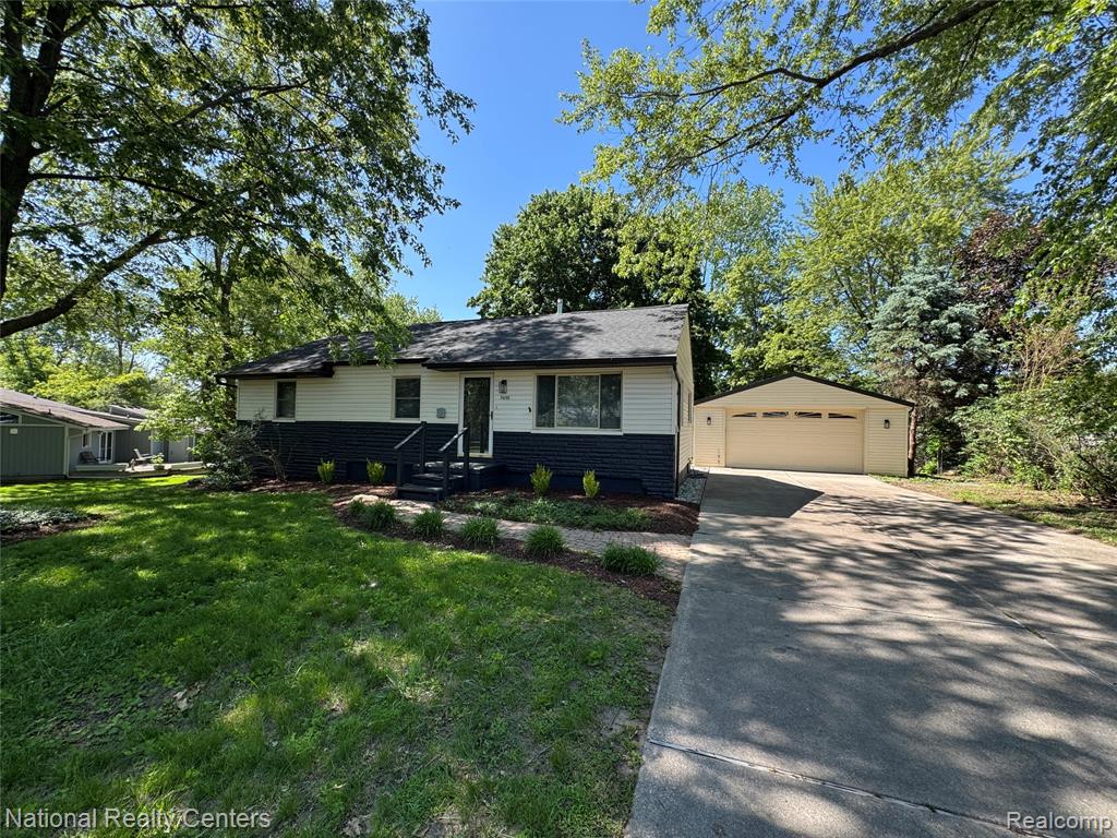 5458 Vincent Avenue, Waterford, MI 48327 — front exterior