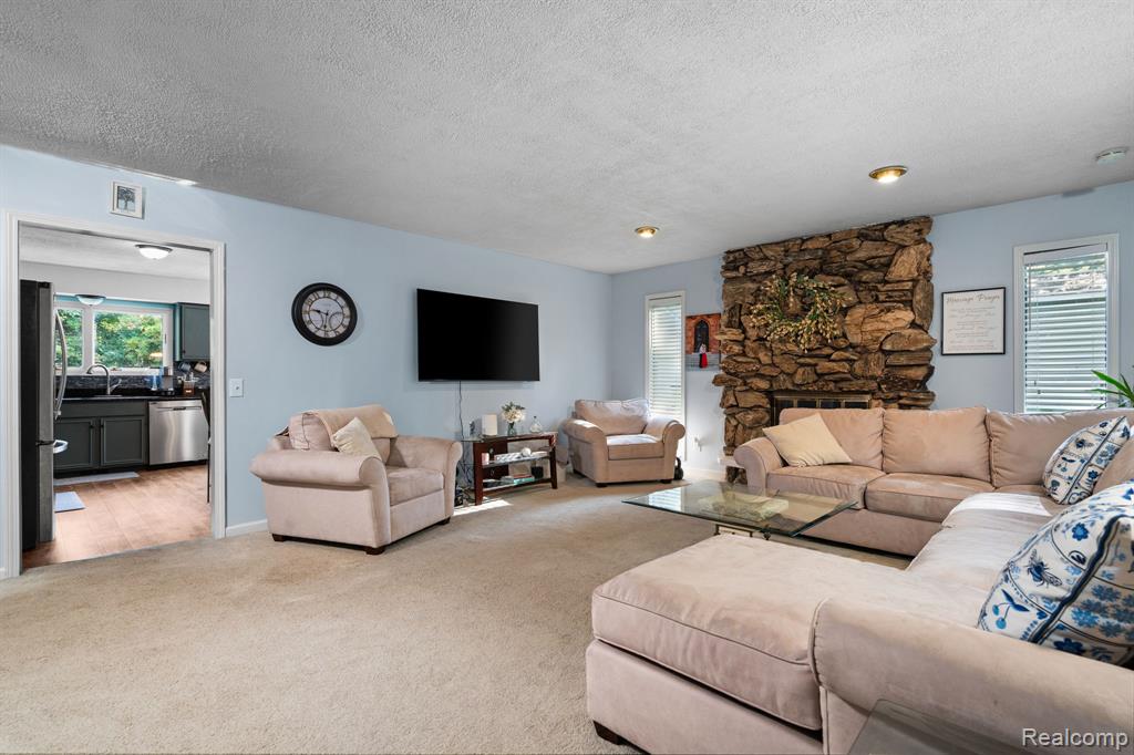 971 Tierney, Highland, MI 48356 — Photo 10