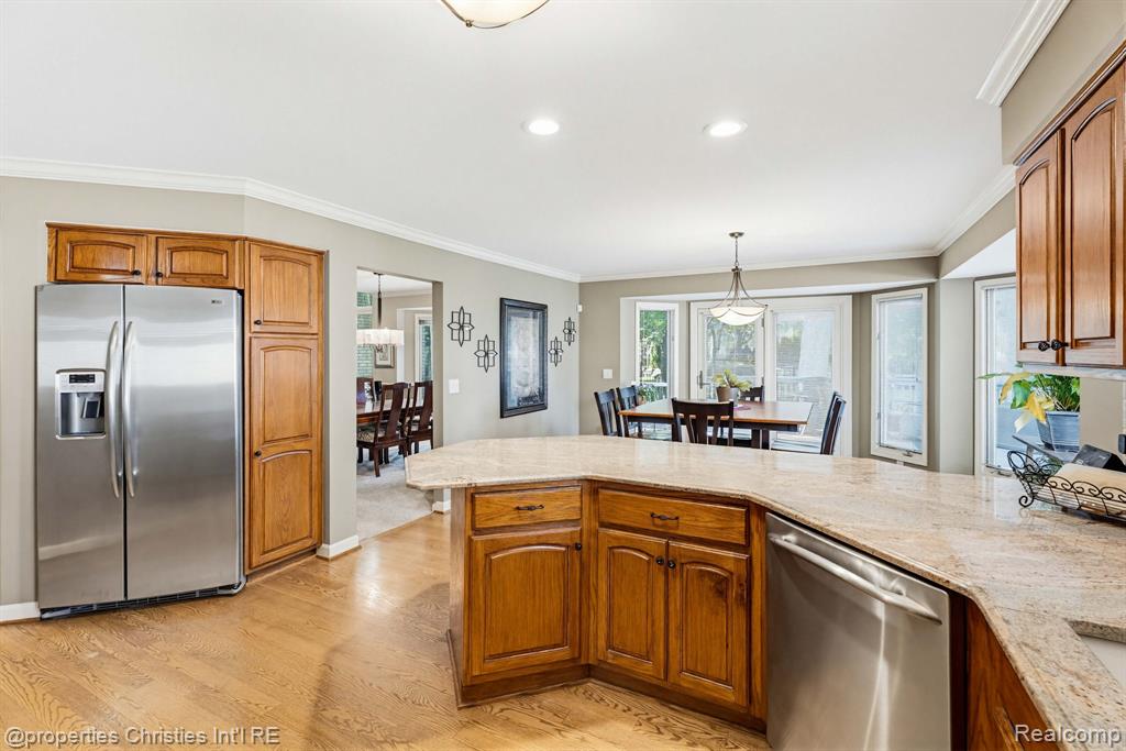 14281 Bournemuth Drive, Utica, MI 48315 — Photo 33