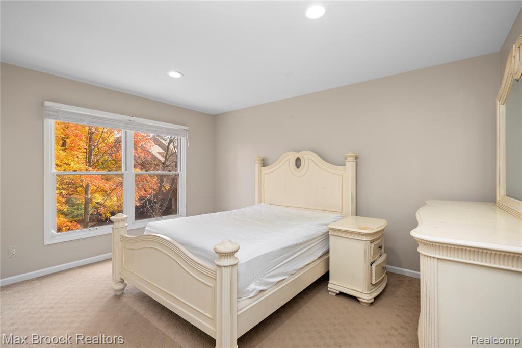 6986 Crosswell Drive, West Bloomfield, MI — Photo 35