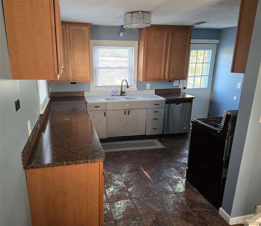 43982 North Avenue, Clinton Twp, MI 48036 — Photo 14