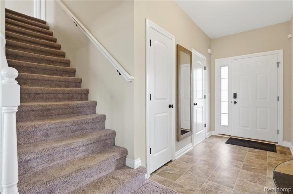 8131 Peninsula Circle, Grand Blanc, MI 48439 — Photo 20