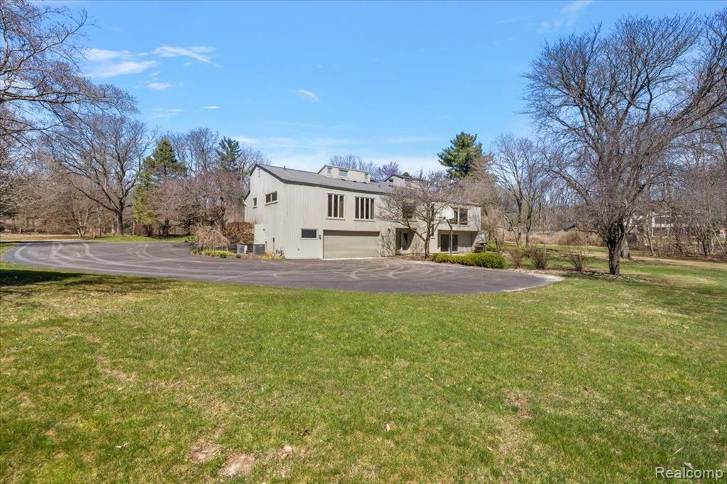 6145 BLUE BEECH Road, Rochester Hills, MI 48306 — Photo 7