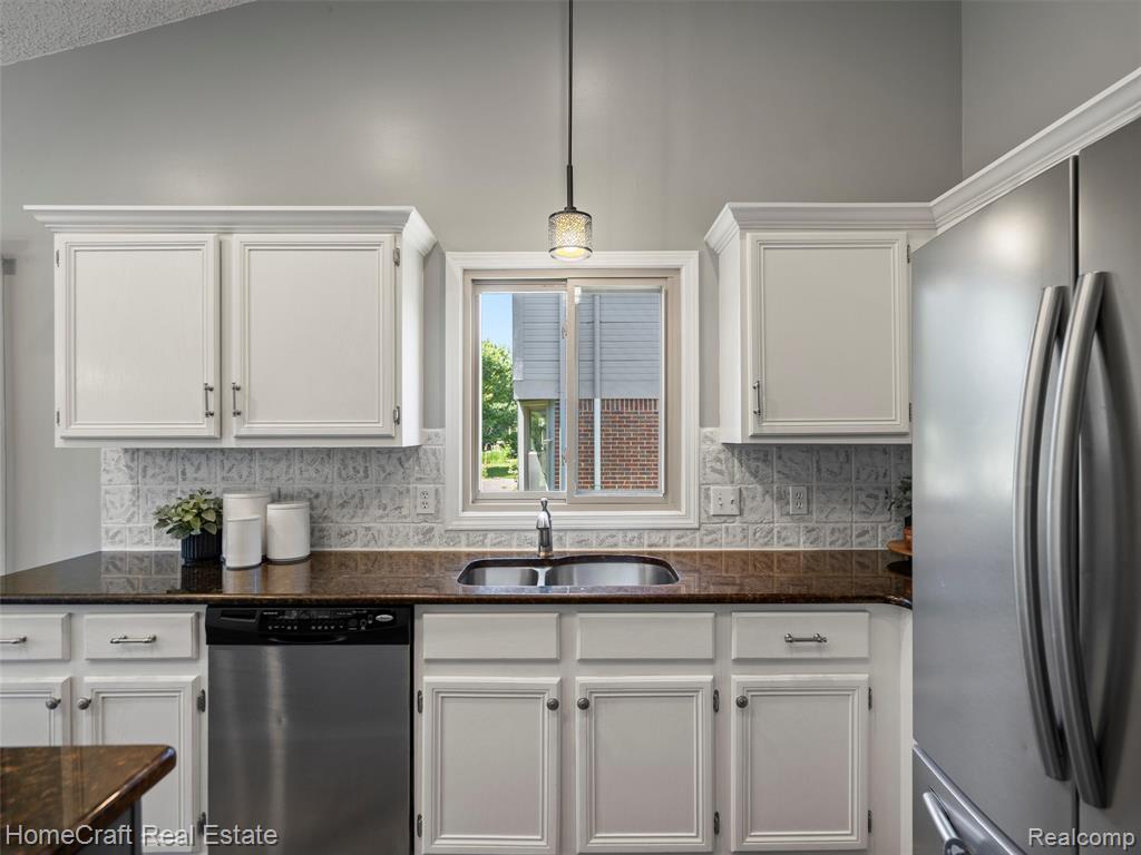 45019 MIDDLEBURY Court, Canton, MI 48188 — Photo 12